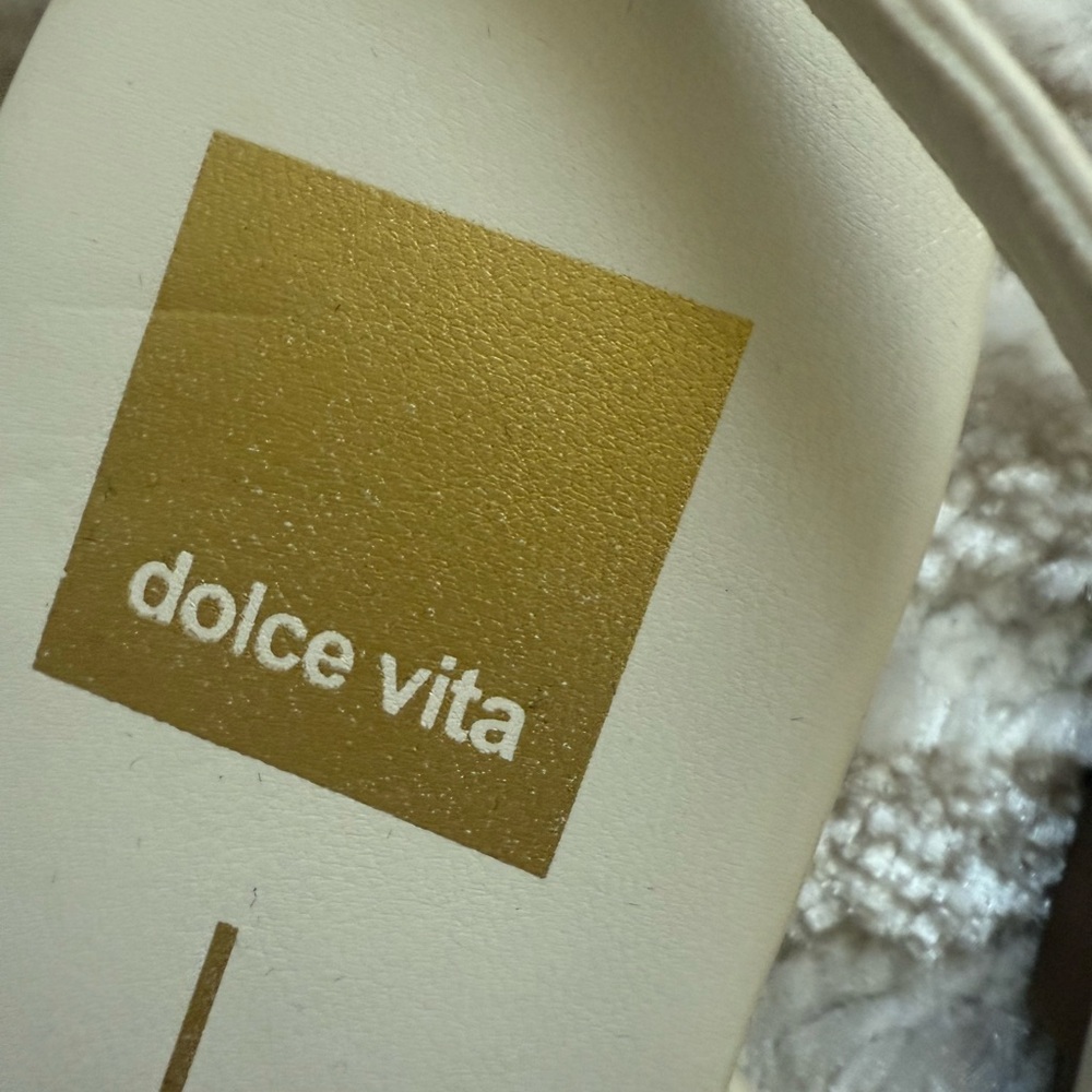 Elegant Cream Sandals - Picture 6 of 9